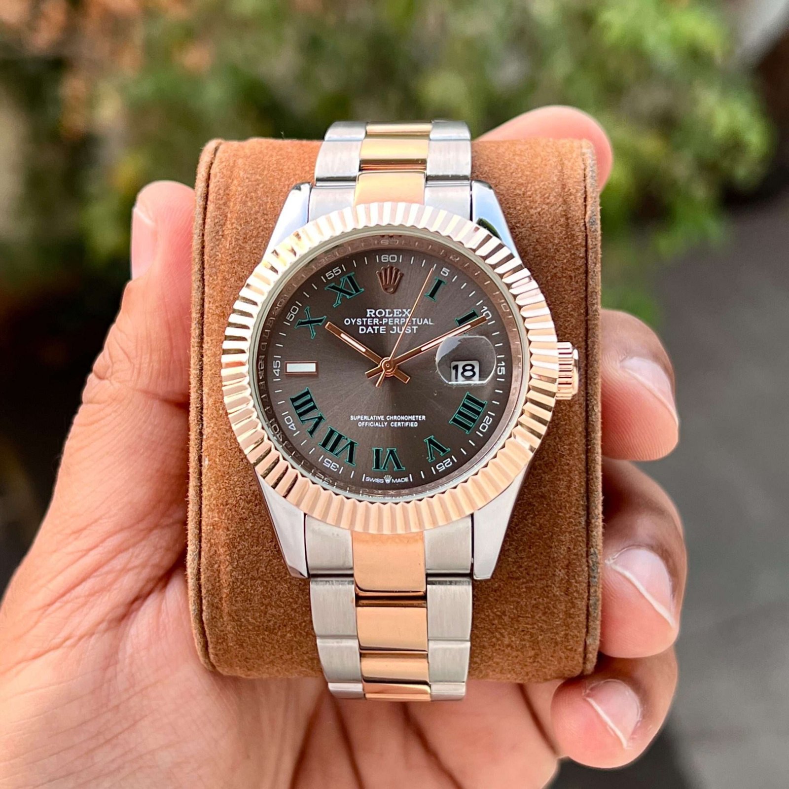 THE ROLEX DATEJUST IN SILVER ROSE GOLD IS LEGENDARY, OFFERING AN ELITE WRIST DESIGN. - THIJAARA.COM (3)
